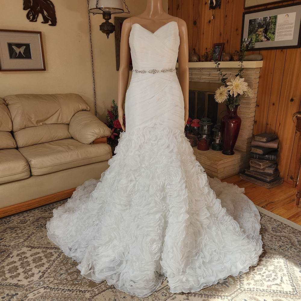 NWT Jasmine Bridal Ivory Wedding Gown | Style T394 | Size 6 